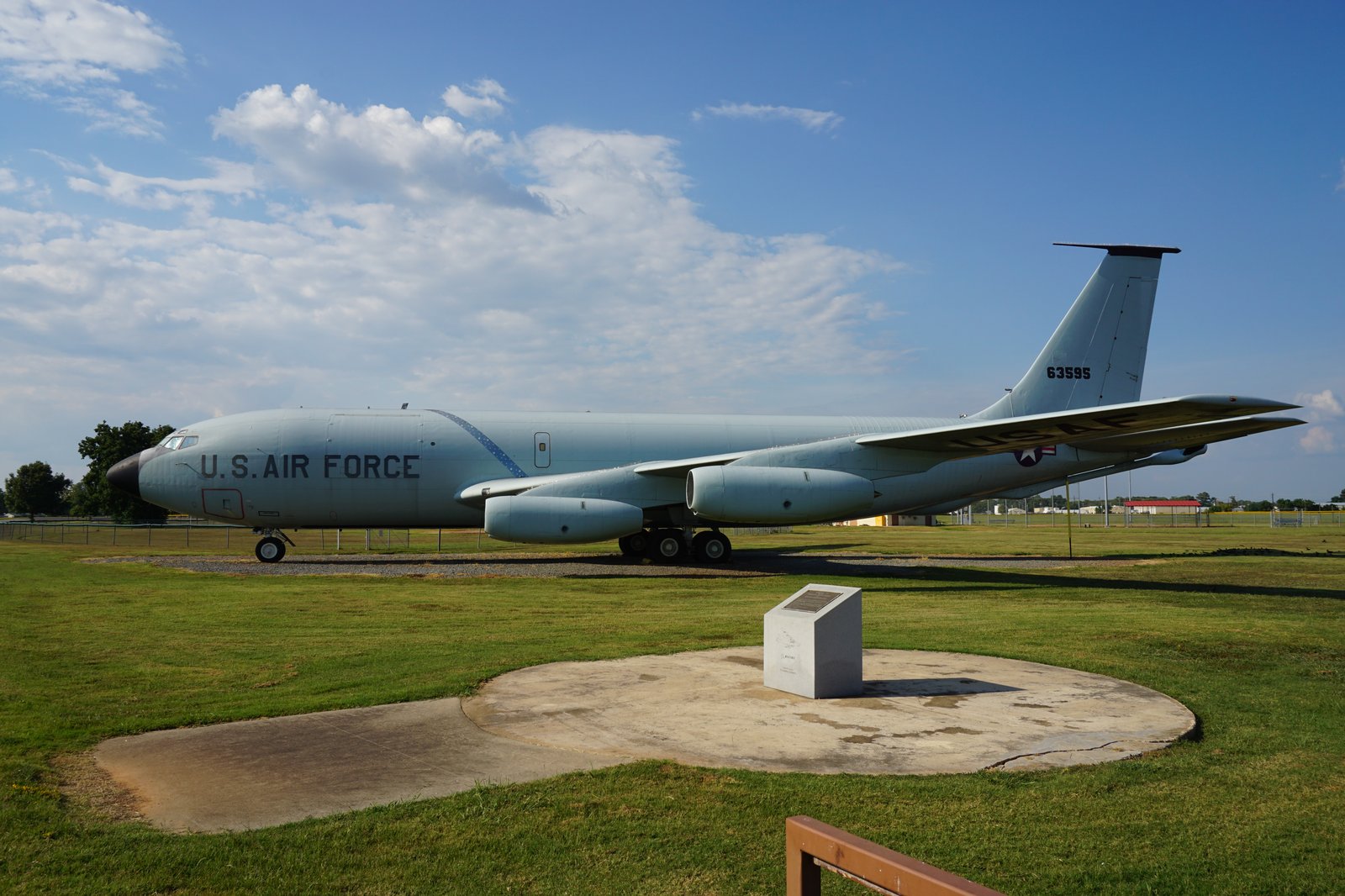 Real photograph: Dettaglio tecnico: Boeing KC-135 Stratotanker.