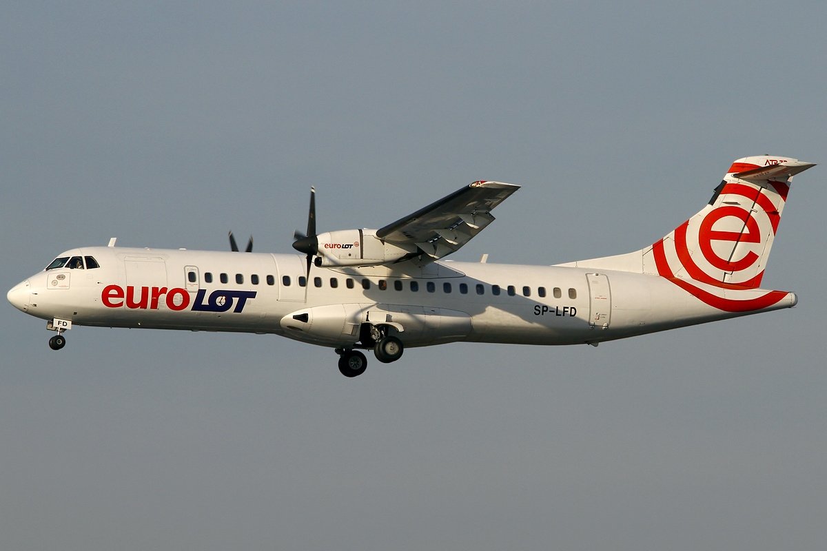 Real photograph: Dettaglio tecnico: ATR 72 MP maritime.