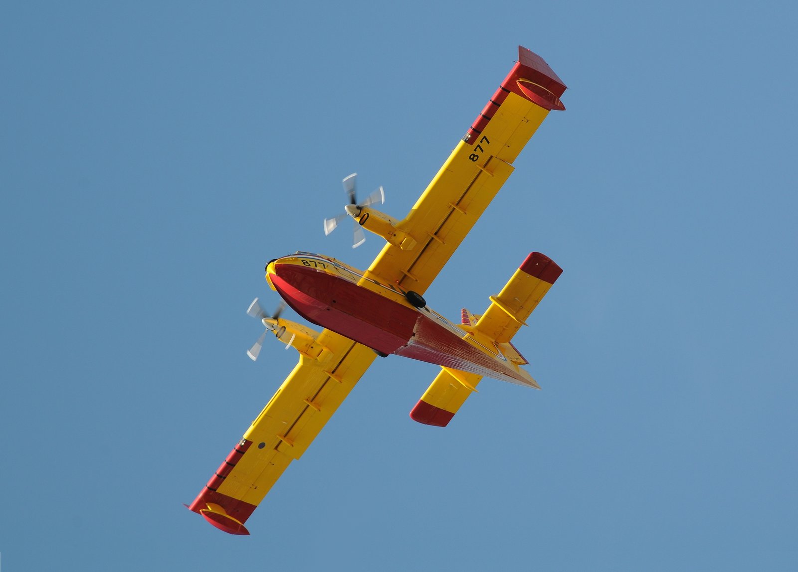 Canadair CL-415: Water Scooping Techniques and Low-Altitude Radar Tracking